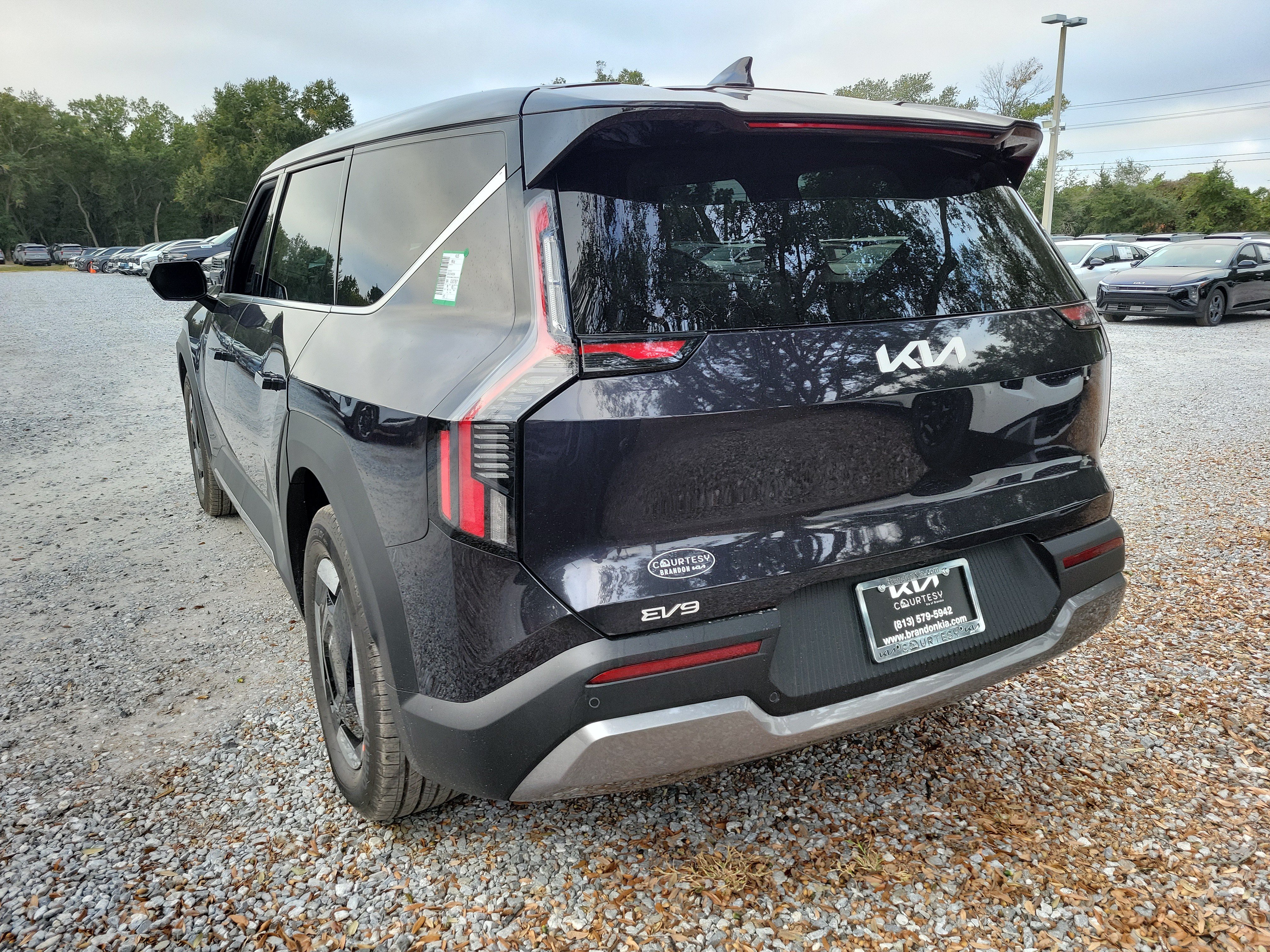 New 2027 Kia EV9 Light RWD image 2