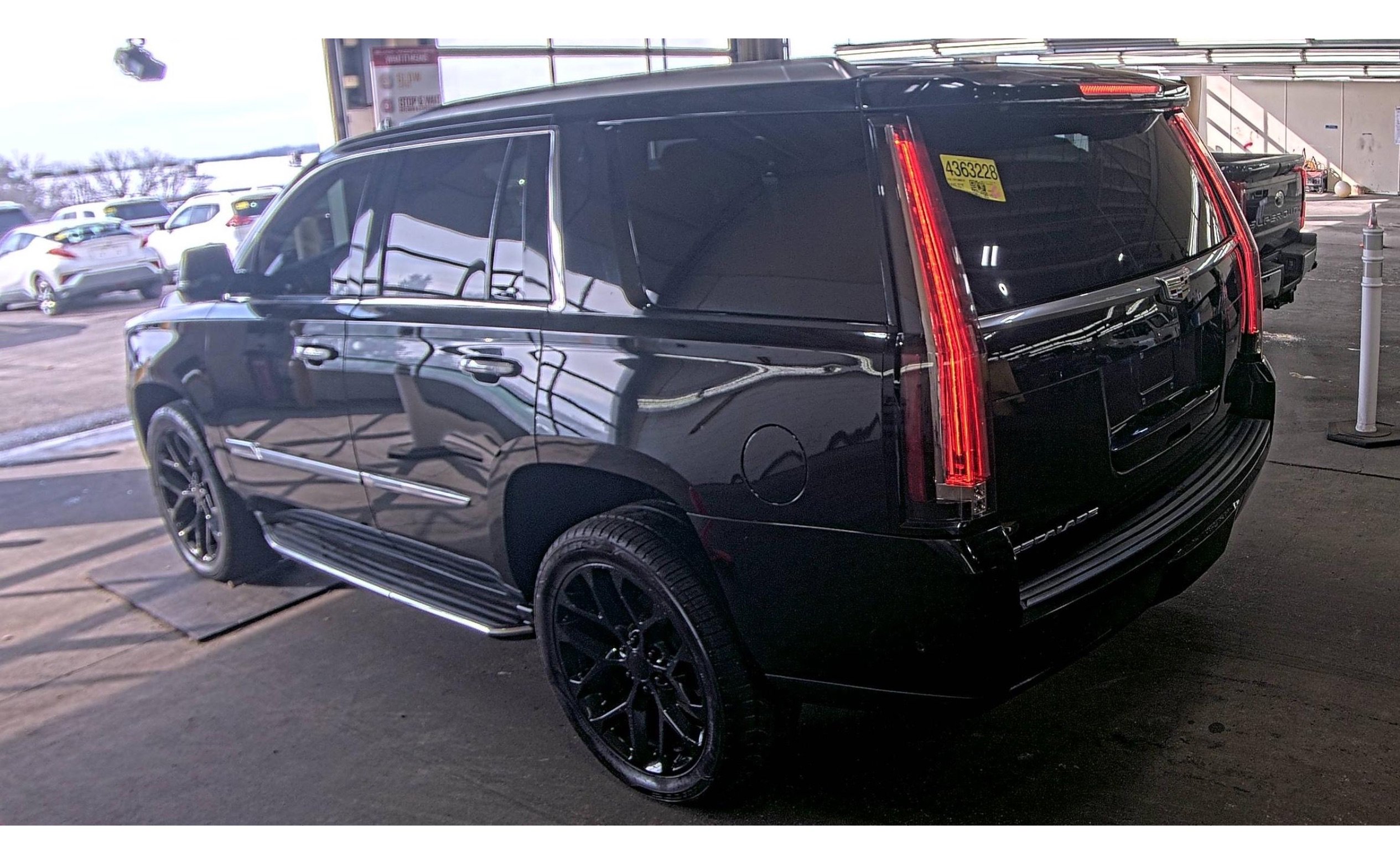 Used 2017 Cadillac Escalade Luxury image 5