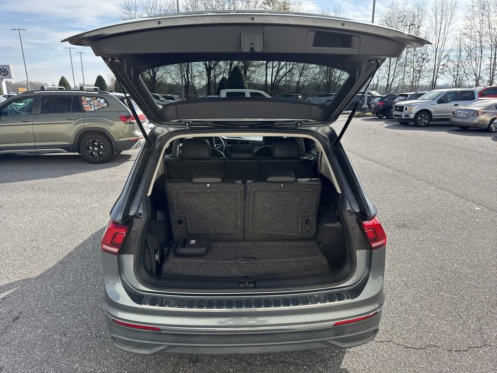 Certified 2023 Volkswagen Tiguan SE w/ Panoramic Sunroof Package image 10