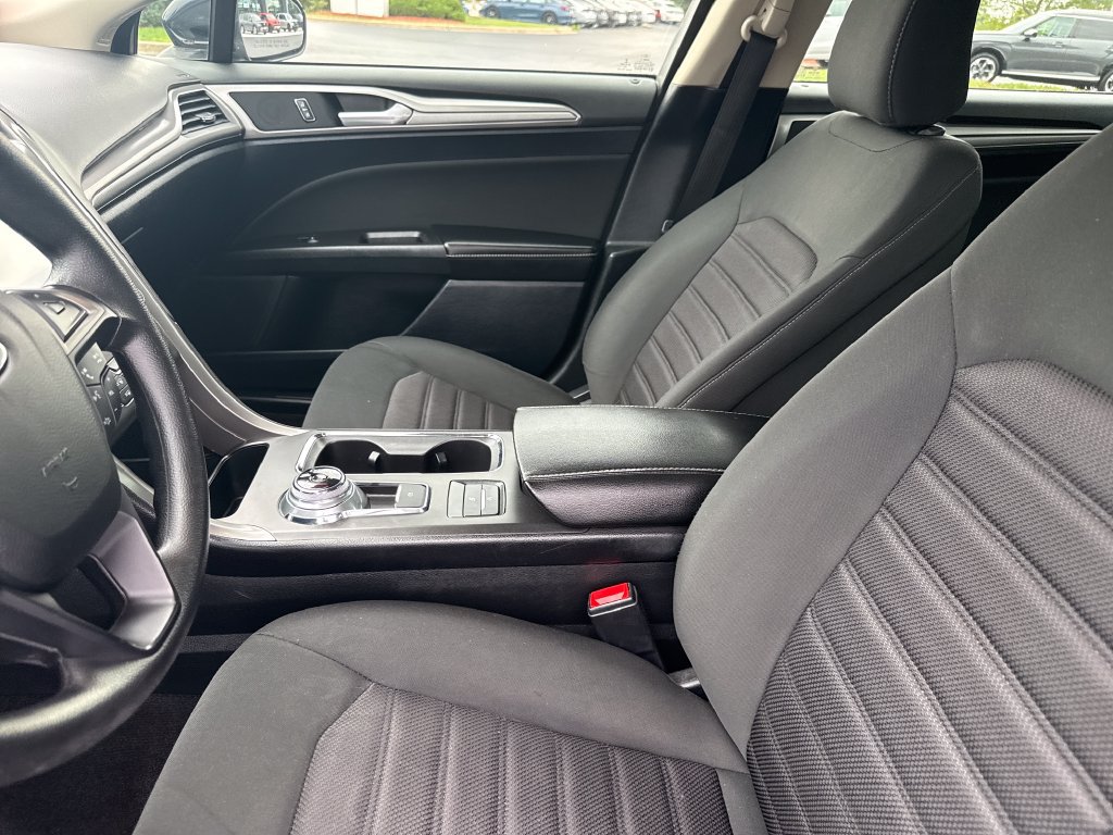 Used 2020 Ford Fusion SE FWD image 13
