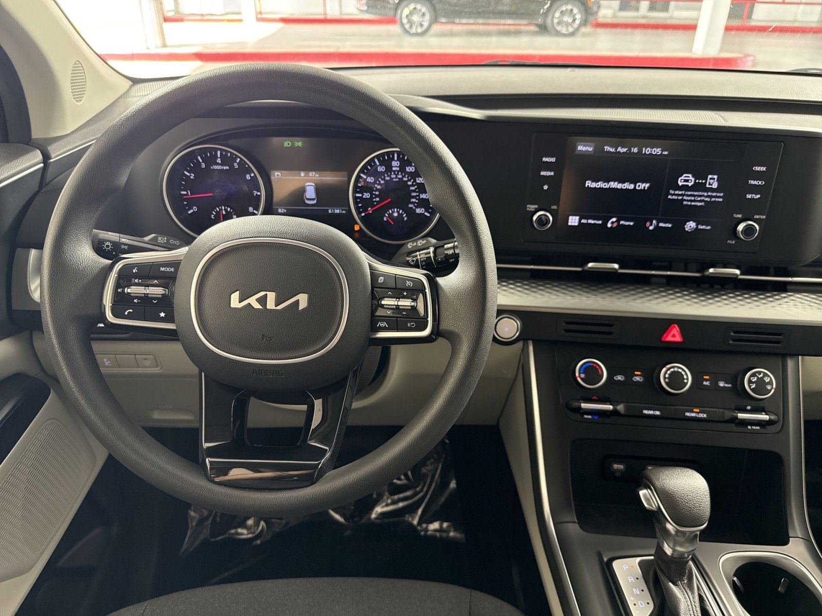 Used 2023 Kia Carnival LX image 16