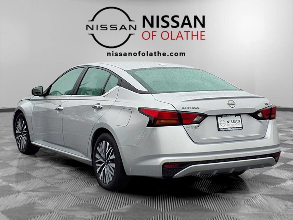 Used 2024 Nissan Altima 2.5 SV FWD image 3