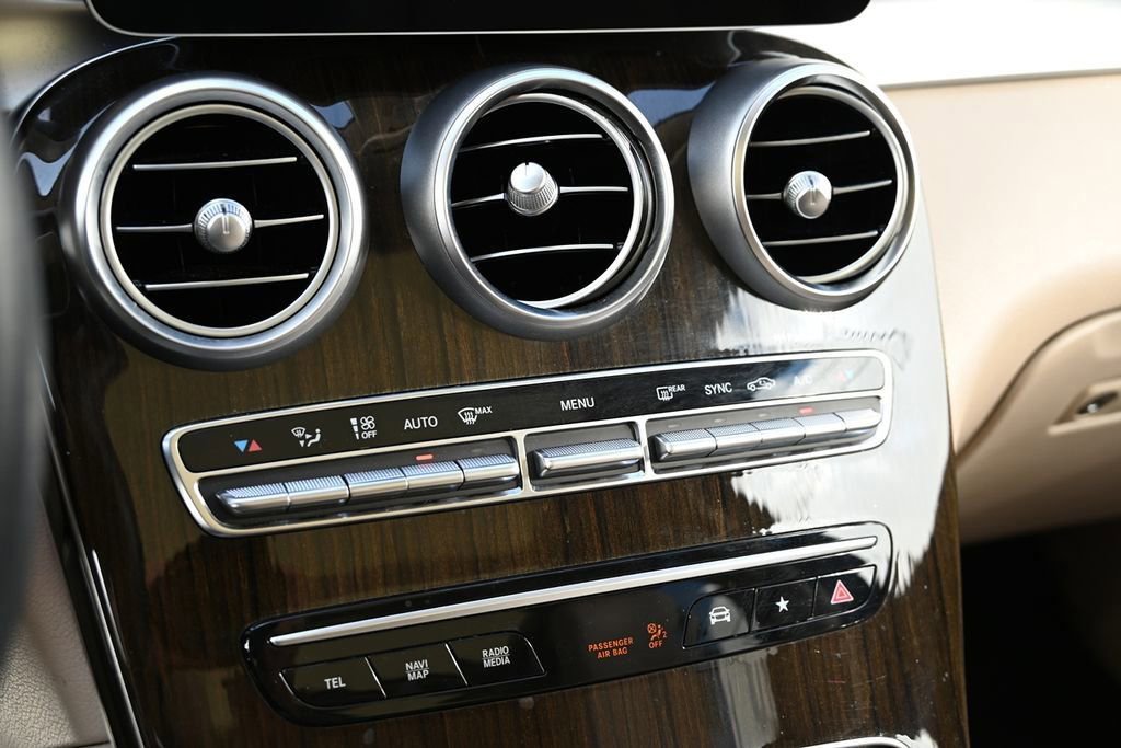 Used 2020 Mercedes-Benz GLC 300 GLC 300 image 24
