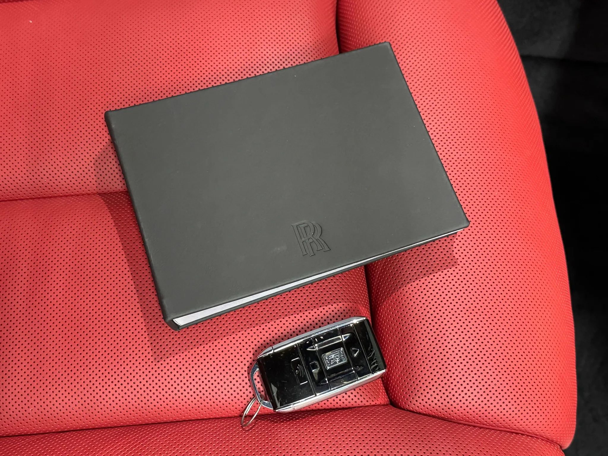 Used 2024 Rolls-Royce Cullinan image 3