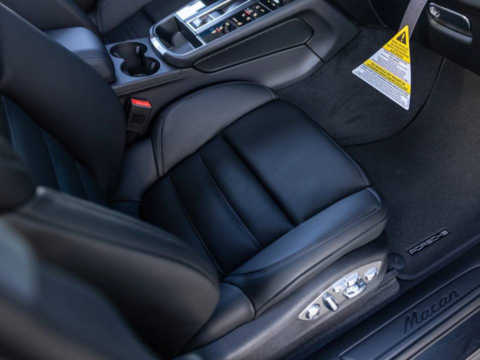 Certified 2026 Porsche Macan AWD/4WD image 53