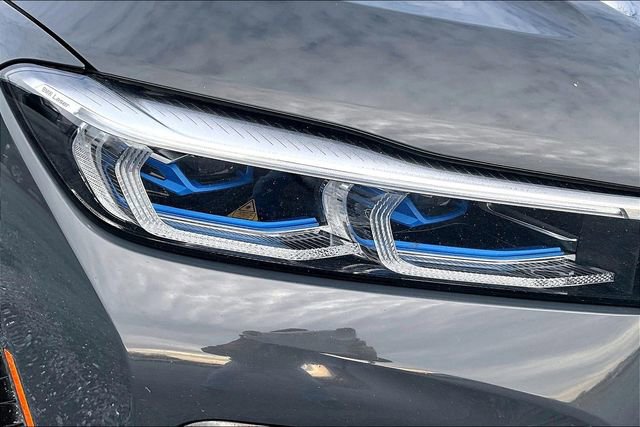 Used 2020 BMW 750i xDrive w/ Executive Package image 31