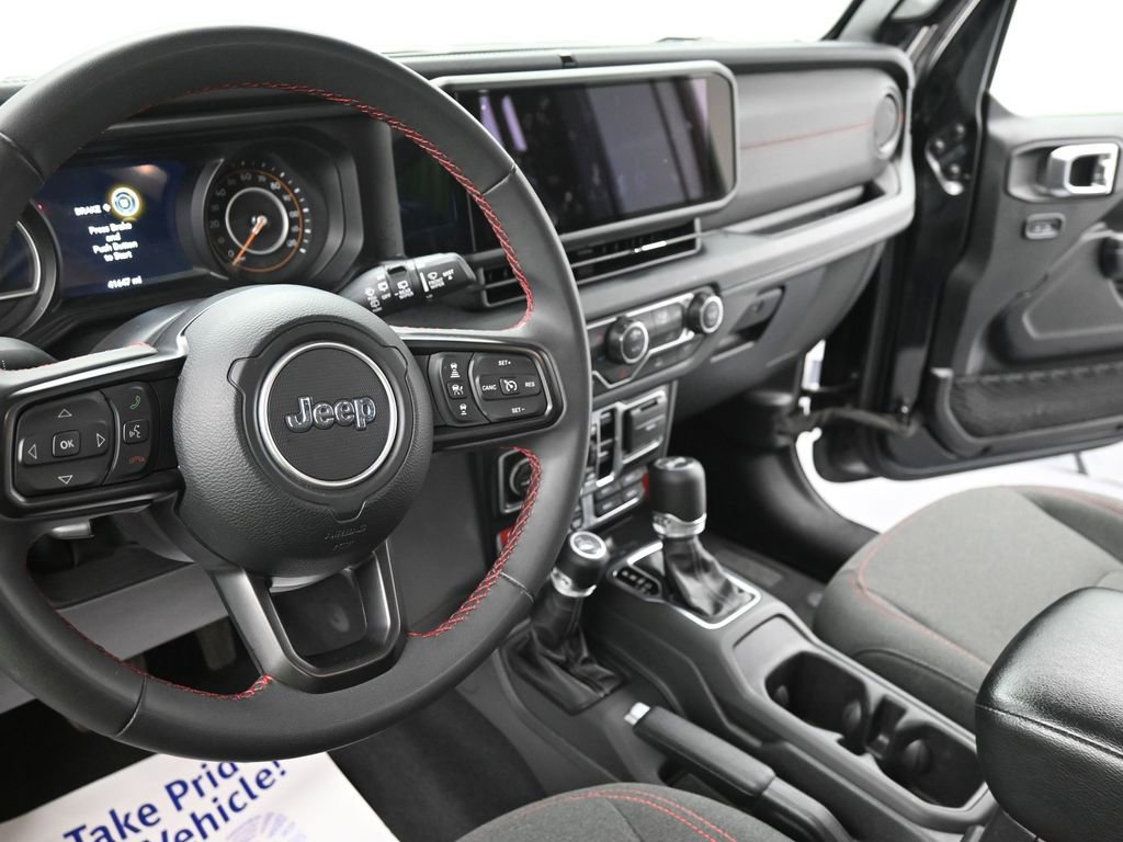 Used 2025 Jeep Wrangler Unlimited Rubicon image 14