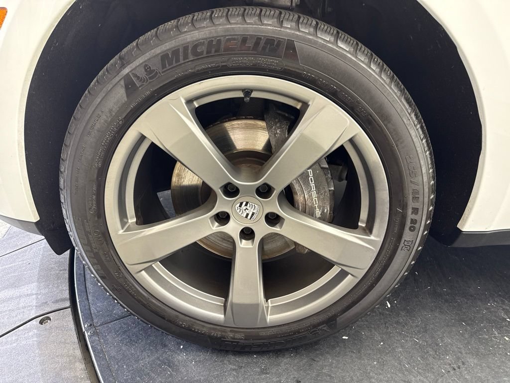 Certified 2024 Porsche Macan AWD/4WD image 12