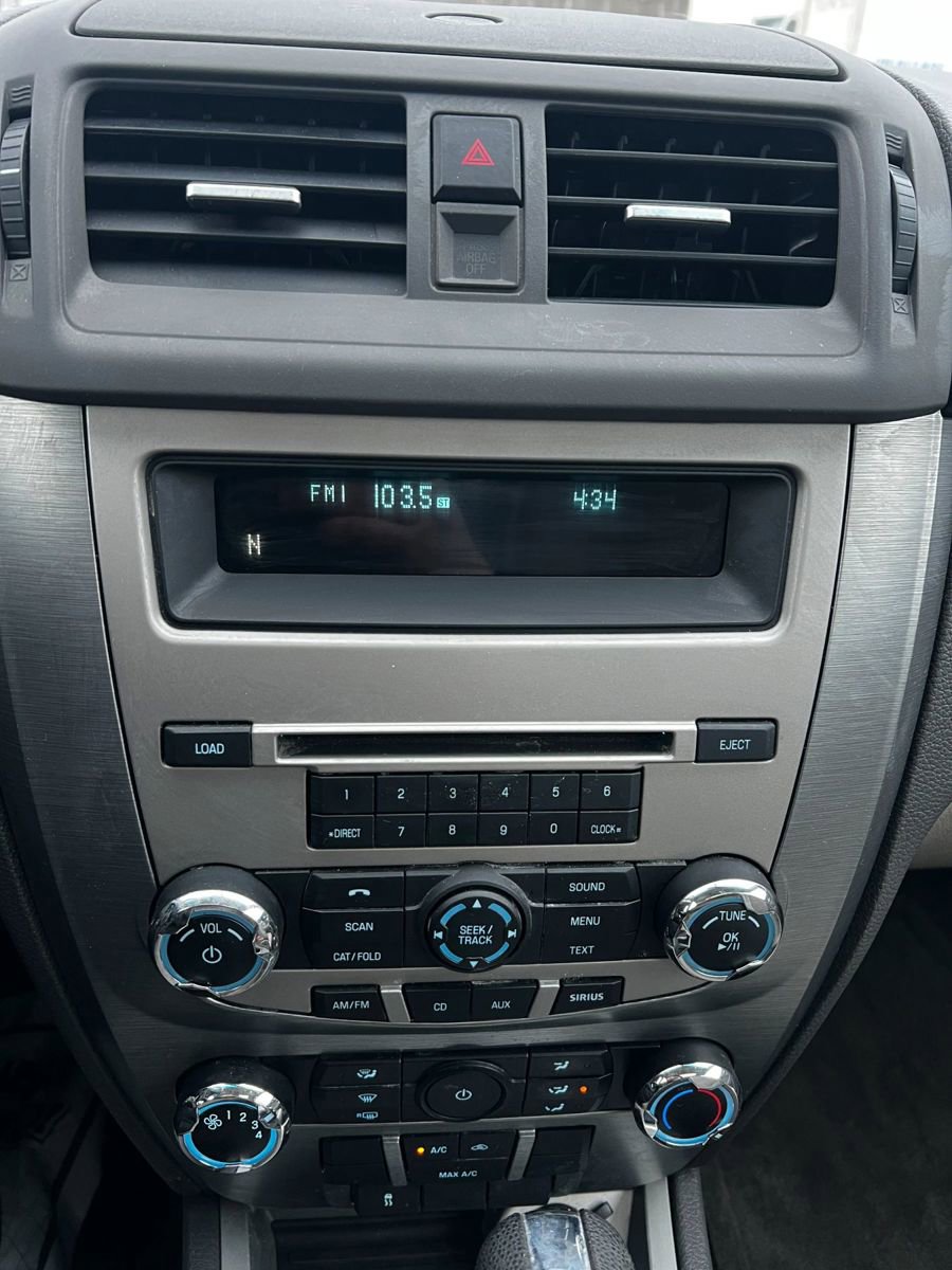 Used 2010 Ford Fusion SE image 19