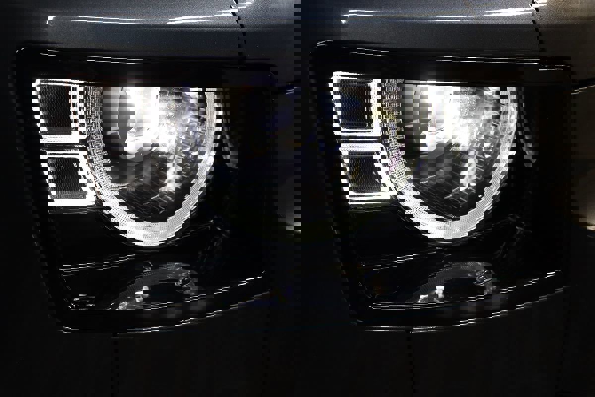 Used 2023 Land Rover Defender 130 X-Dynamic SE image 14