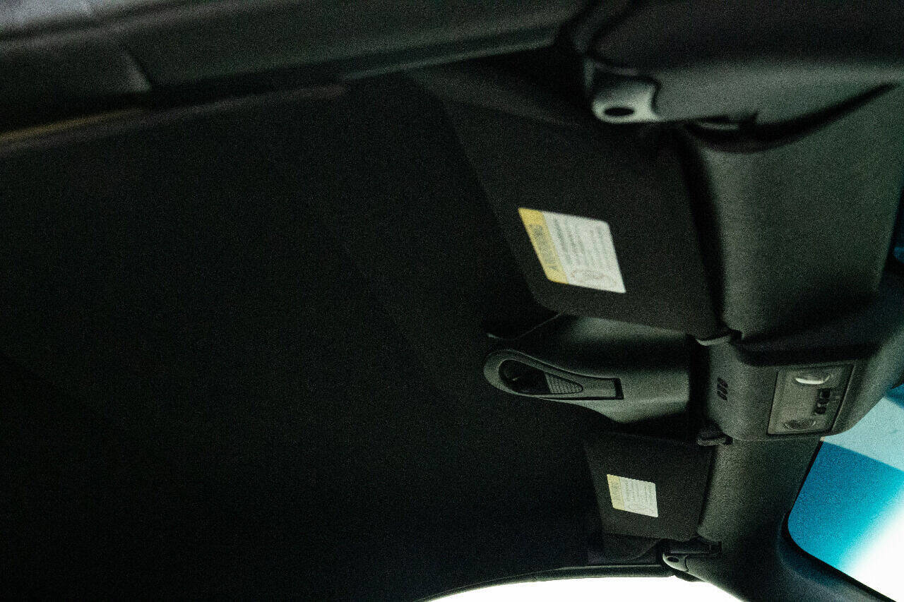 Used 2005 Ford Thunderbird Deluxe image 28