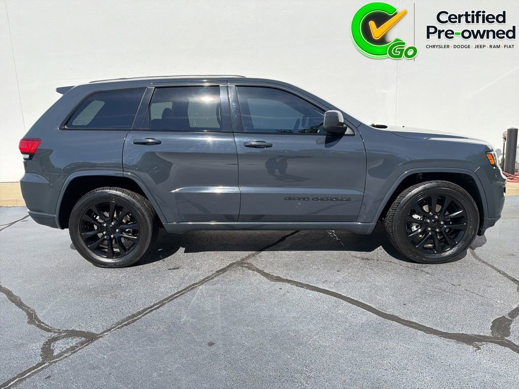 Used 2018 Jeep Grand Cherokee Altitude RWD image 10