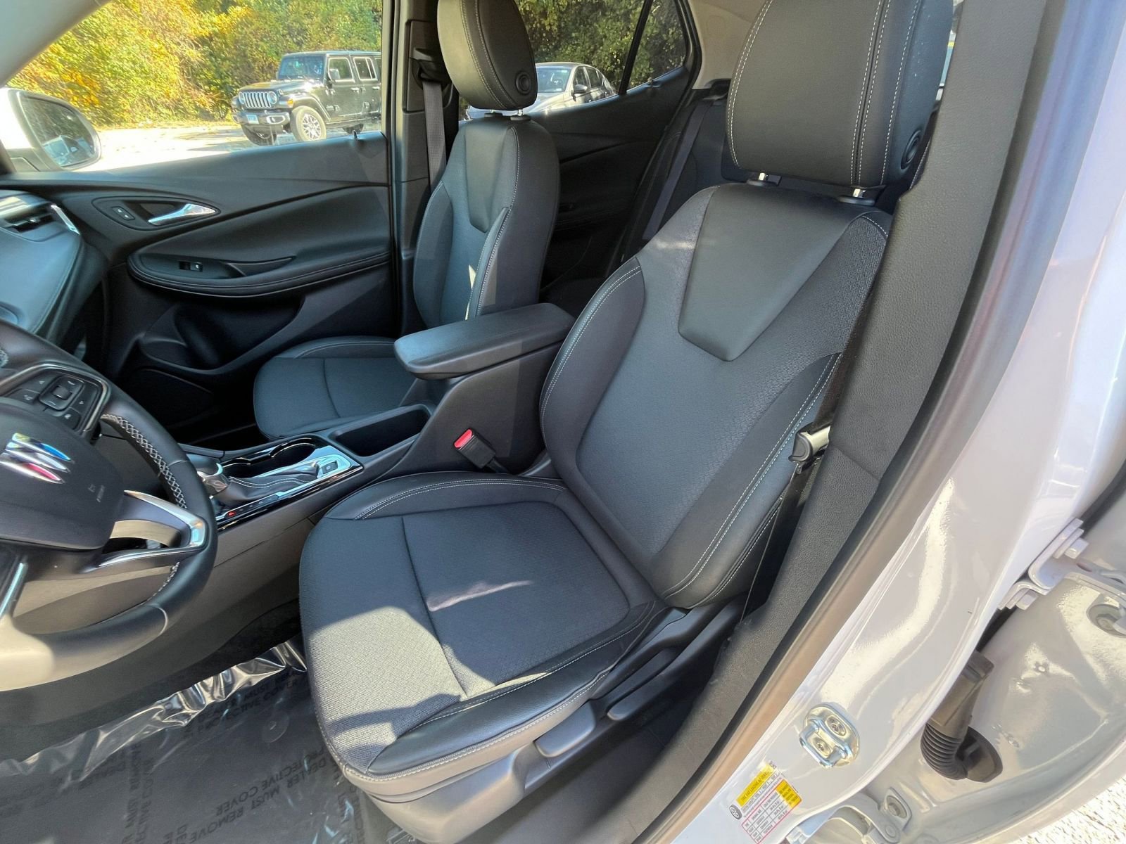 Used 2025 Buick Encore GX Preferred image 31