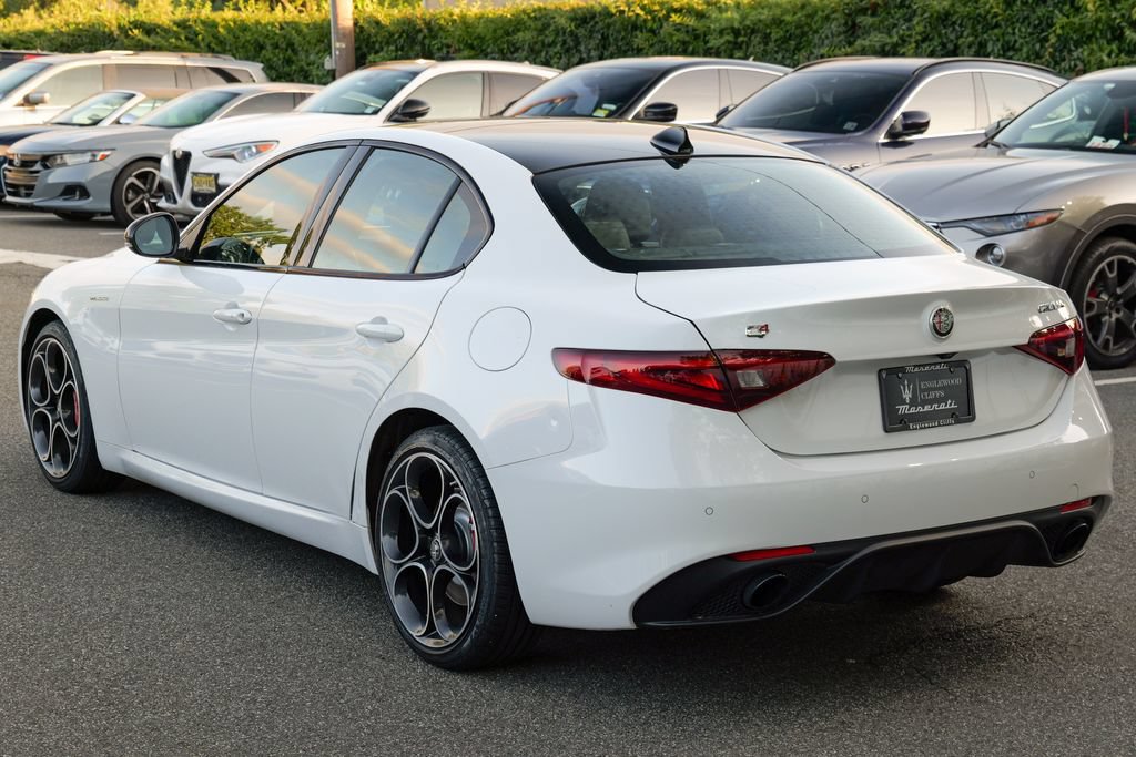 Used 2023 Alfa Romeo Giulia Veloce AWD/4WD image 5