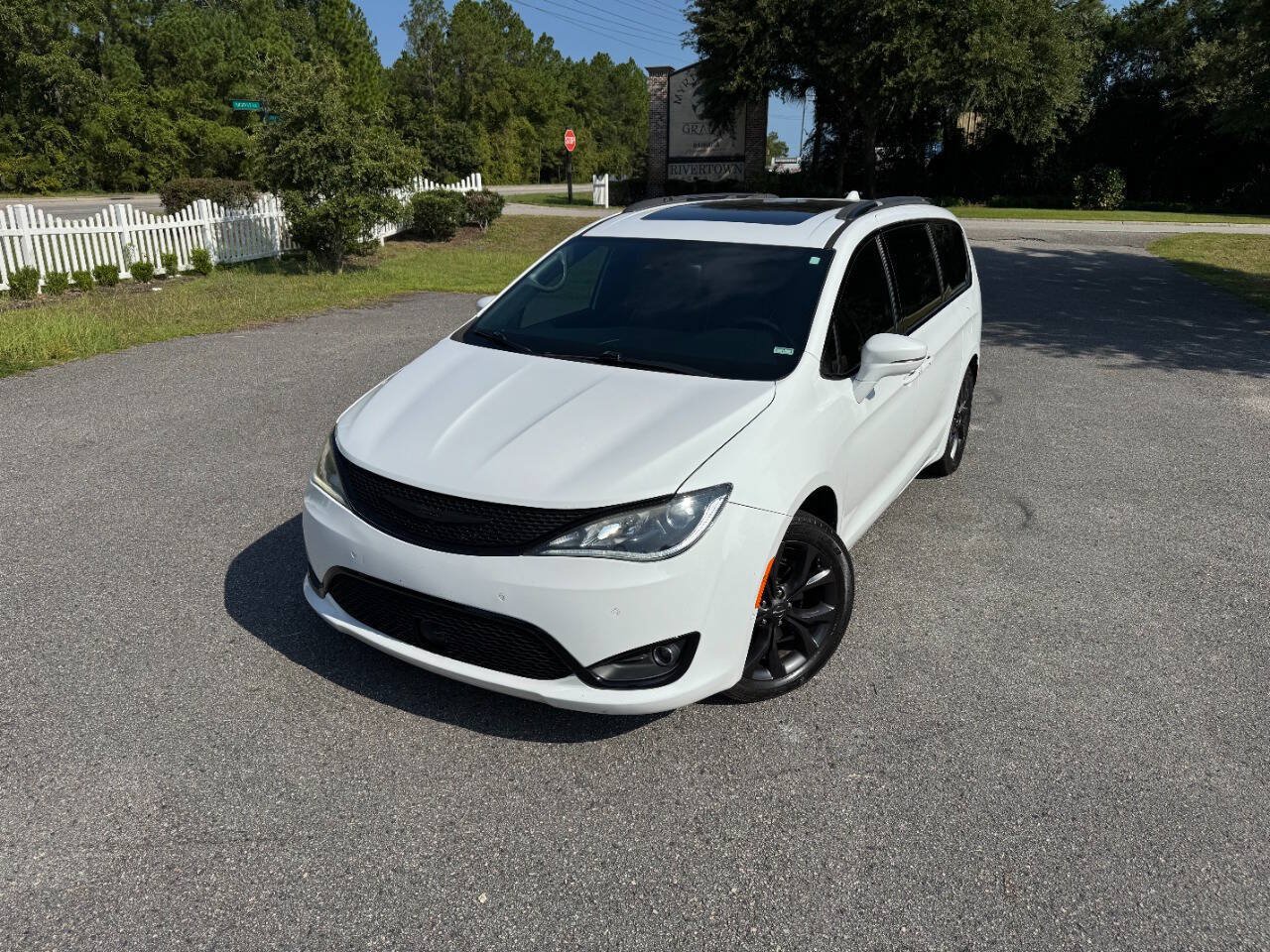 Used 2019 Chrysler Pacifica Limited w/ Advanced Safetytec Group FWD image 31