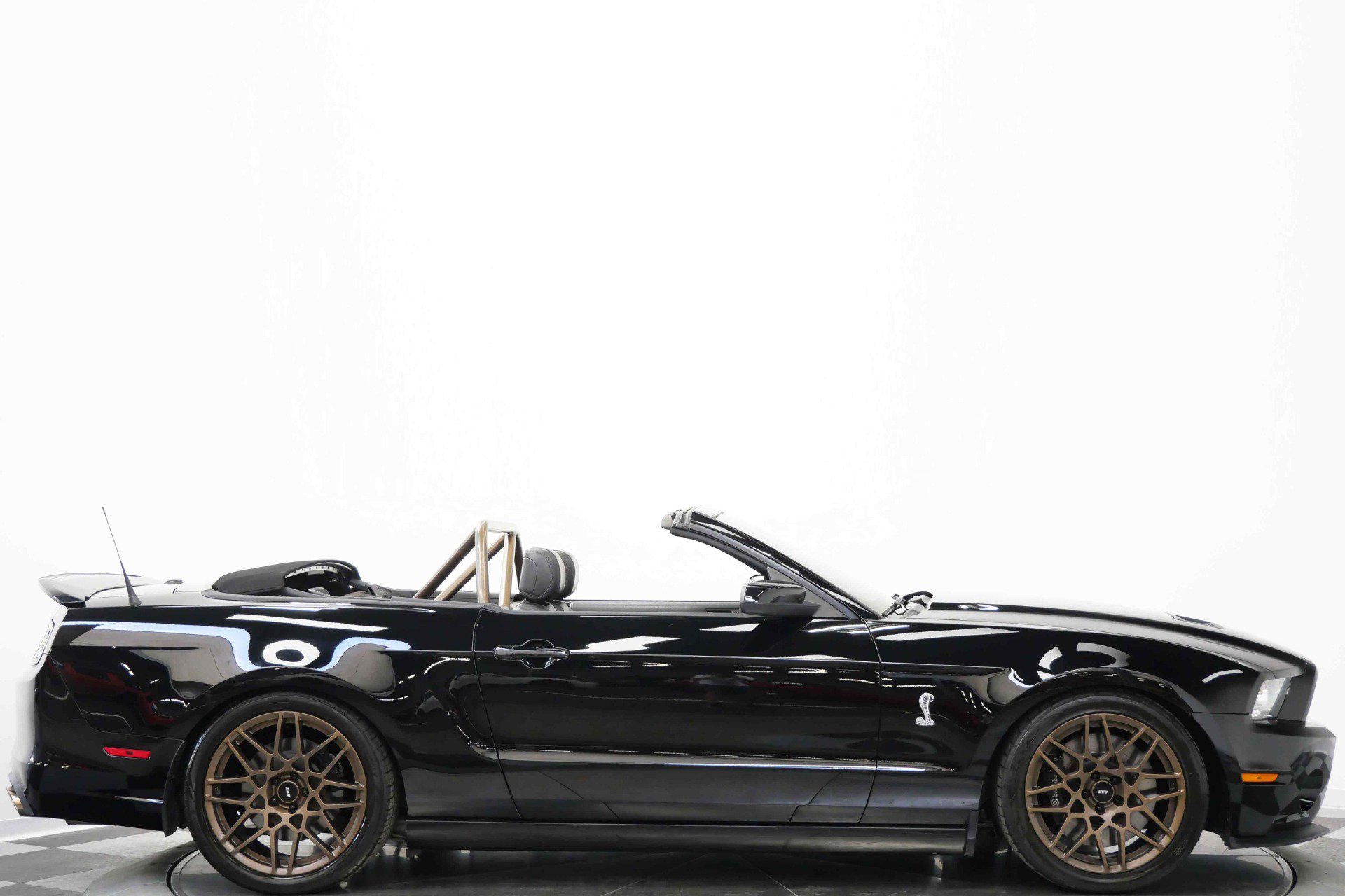 Used 2013 Ford Mustang Shelby GT500 RWD image 2