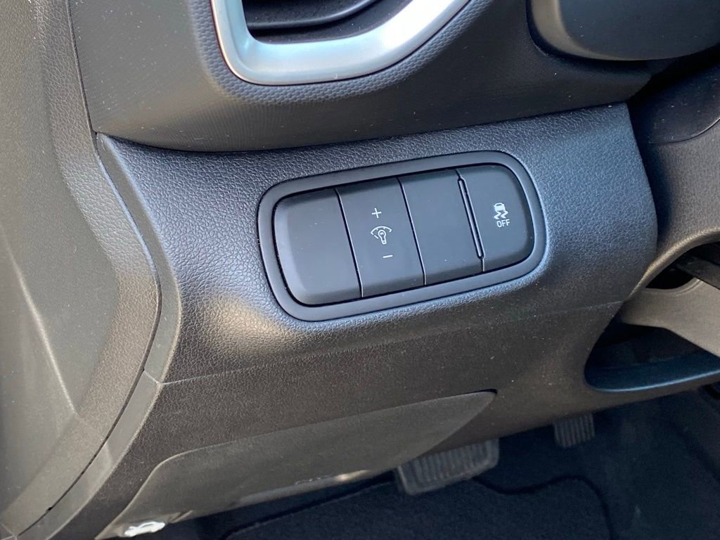 Used 2024 Hyundai Venue SEL image 12