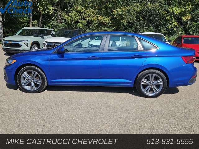 Used 2024 Volkswagen Jetta SE FWD image 2