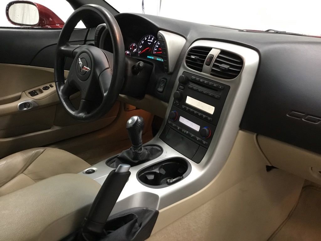 Used 2005 Chevrolet Corvette Coupe w/ Preferred Equipment Group image 17