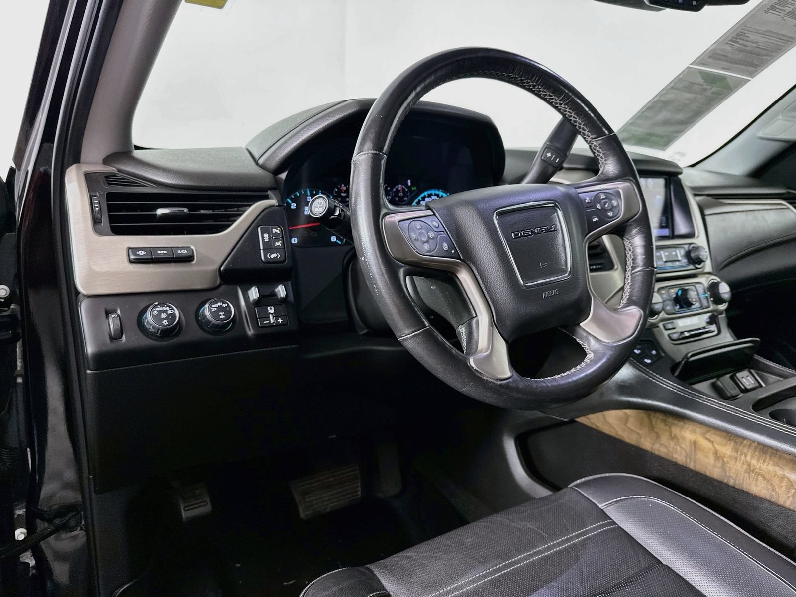 Used 2018 GMC Yukon Denali AWD/4WD image 10