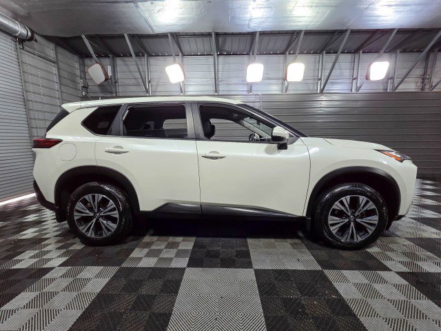 Used 2022 Nissan Rogue SV image 9