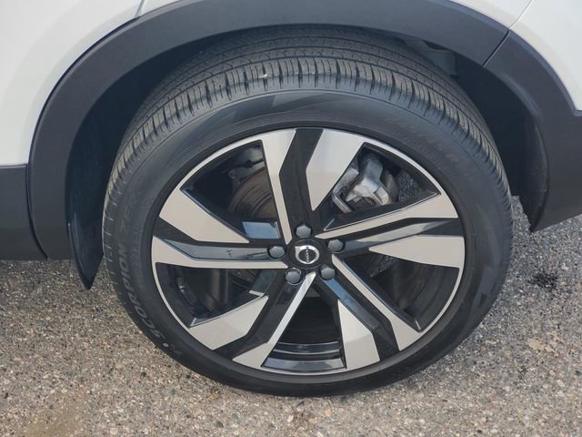 Certified 2024 Volvo XC40 B5 Plus w/ Protection Package Premier image 7