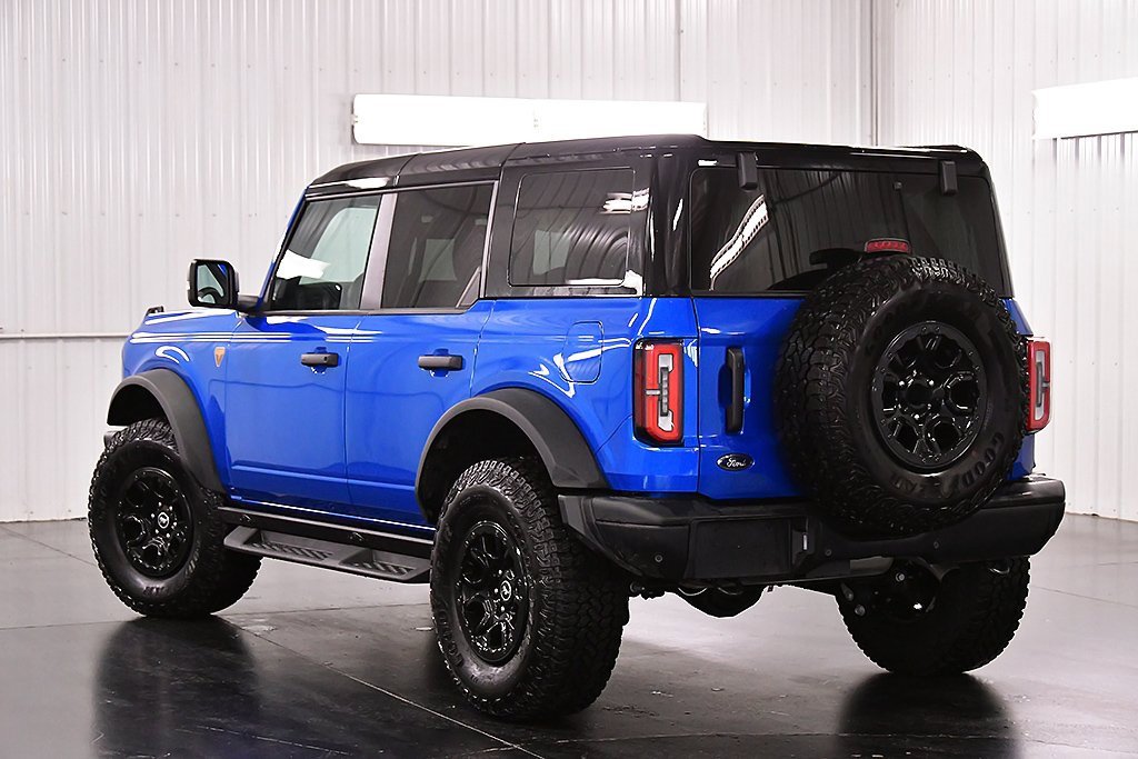 Used 2025 Ford Bronco Badlands image 6