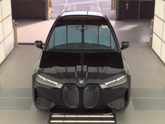 Used 2024 BMW iX xDrive50 w/ Premium Package AWD/4WD image 10