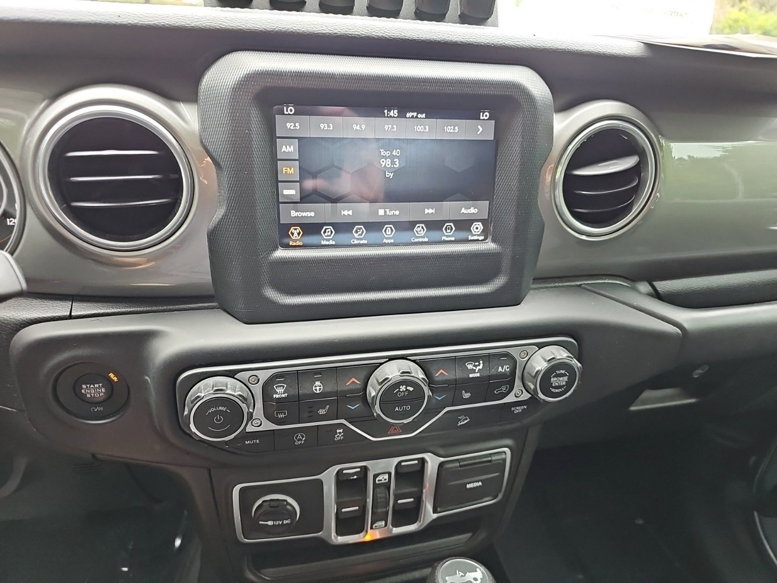 Used 2018 Jeep Wrangler Unlimited Sahara w/ Cold Weather Group AWD/4WD image 20