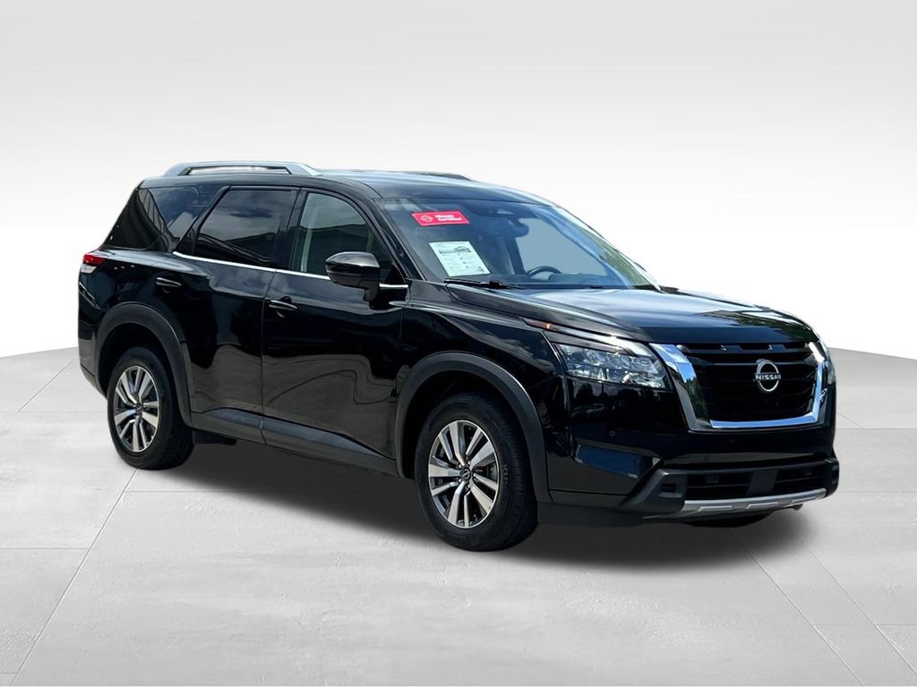 Used 2025 Nissan Pathfinder SL FWD image 3