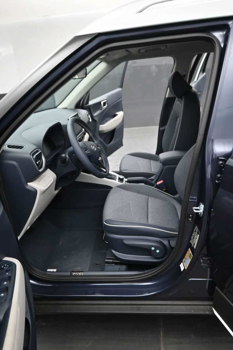 New 2026 Hyundai Venue SEL FWD image 16
