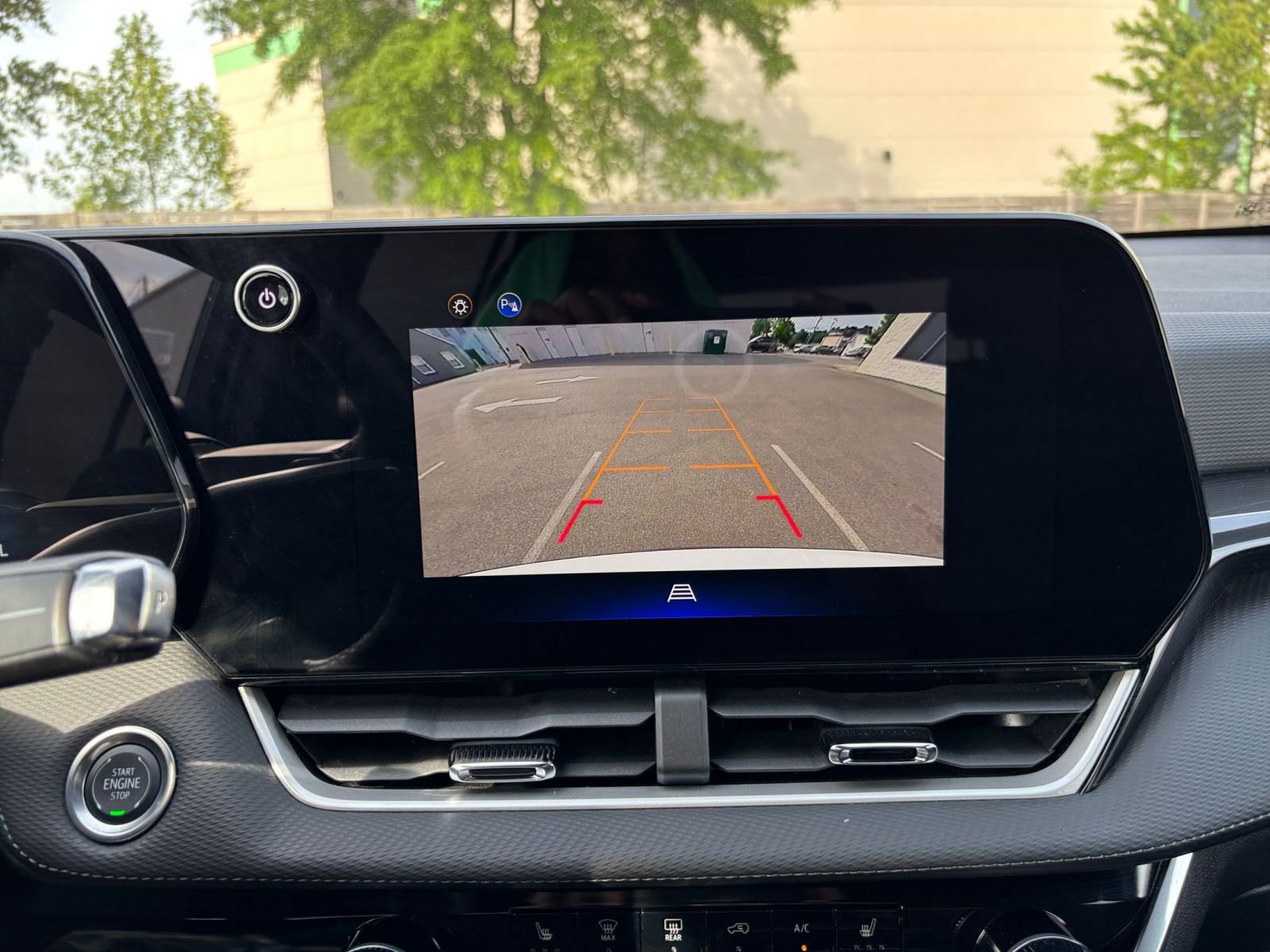 Used 2025 Chevrolet Equinox LT FWD image 24