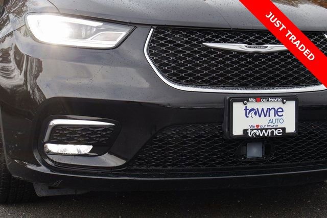 Used 2024 Chrysler Pacifica Touring-L image 12