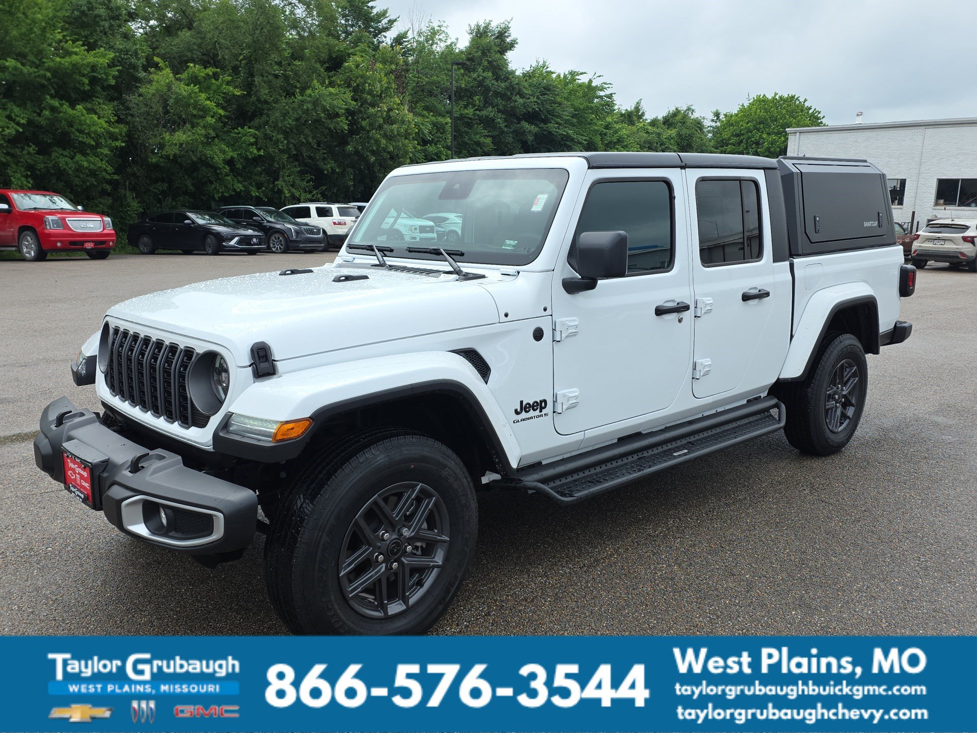 Used 2025 Jeep Gladiator Sport AWD/4WD image 4