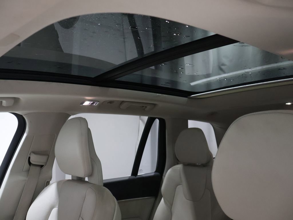 Used 2020 Volvo XC90 T6 Momentum image 8