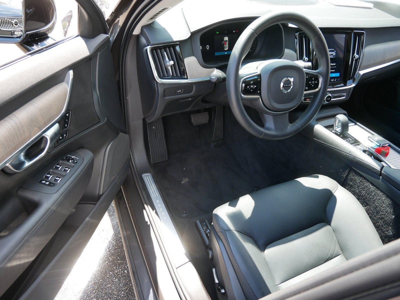 Certified 2023 Volvo S90 B6 Plus w/ Protection Package Premier AWD/4WD image 10