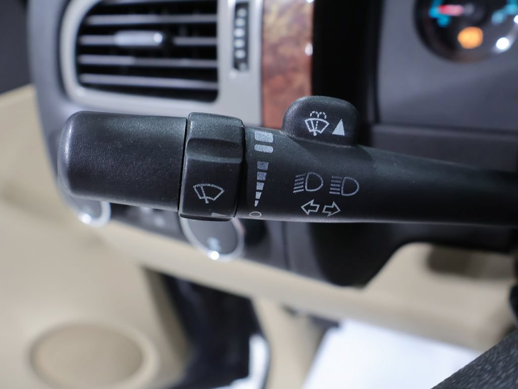 Used 2008 Chevrolet Avalanche LTZ w/ LTZ Preferred Equipment Group AWD/4WD image 35
