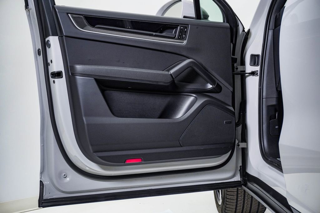 Certified 2025 Porsche Cayenne Coupe image 25