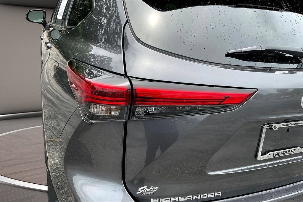 Used 2023 Toyota Highlander L FWD image 25