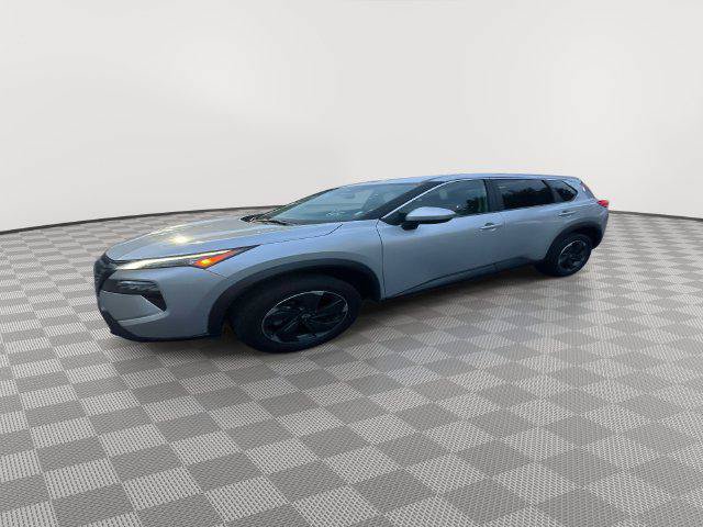 Used 2024 Nissan Rogue SV AWD/4WD image 7