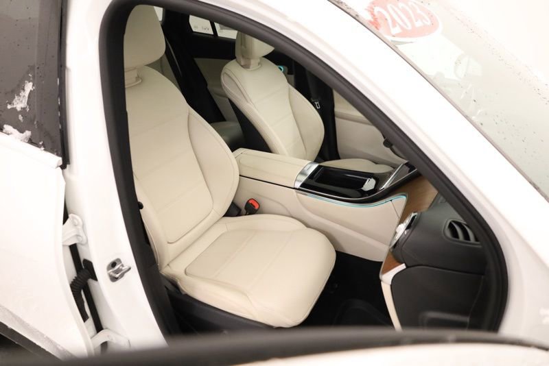 Used 2023 Mercedes-Benz GLC 300 4MATIC image 29