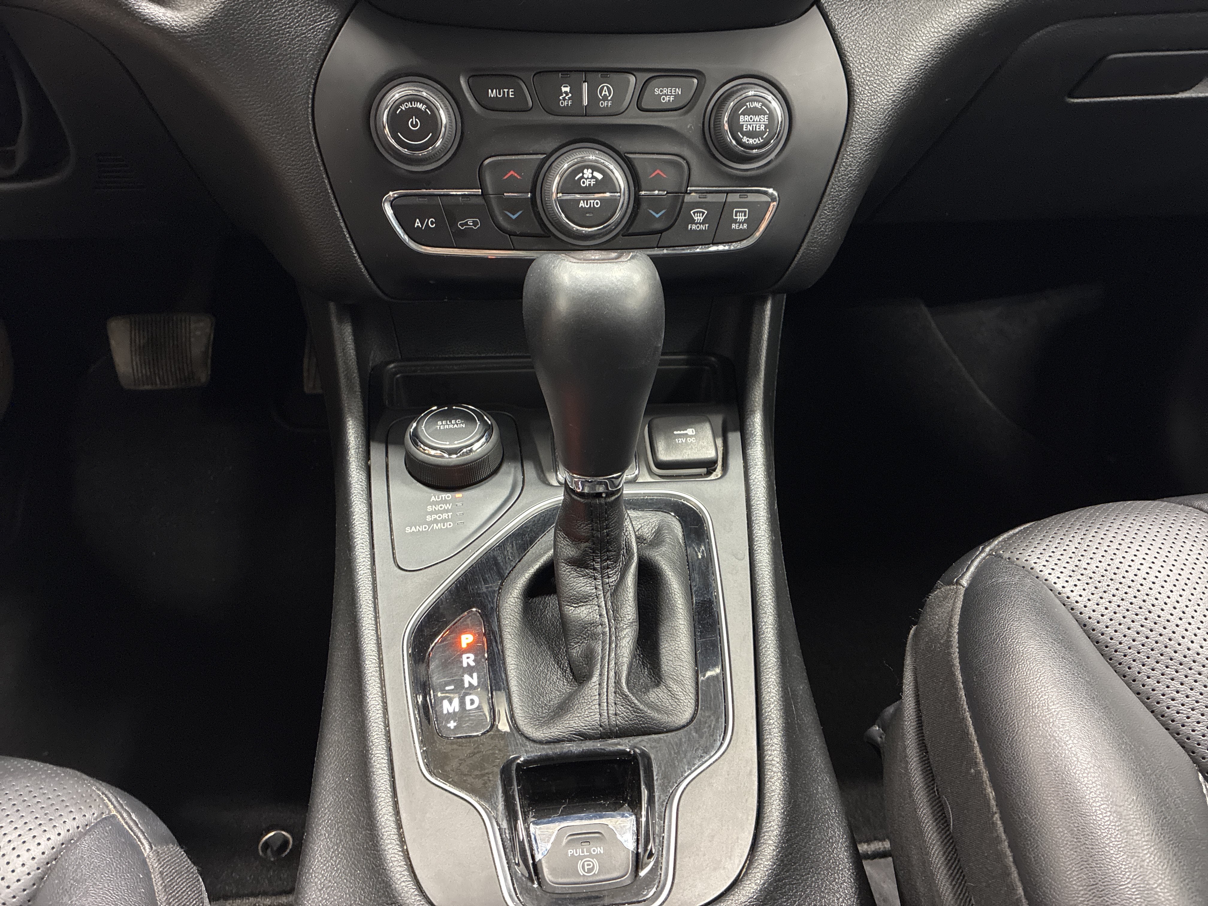 Certified 2023 Jeep Cherokee Altitude Lux w/ Lux Elite Package AWD/4WD image 22