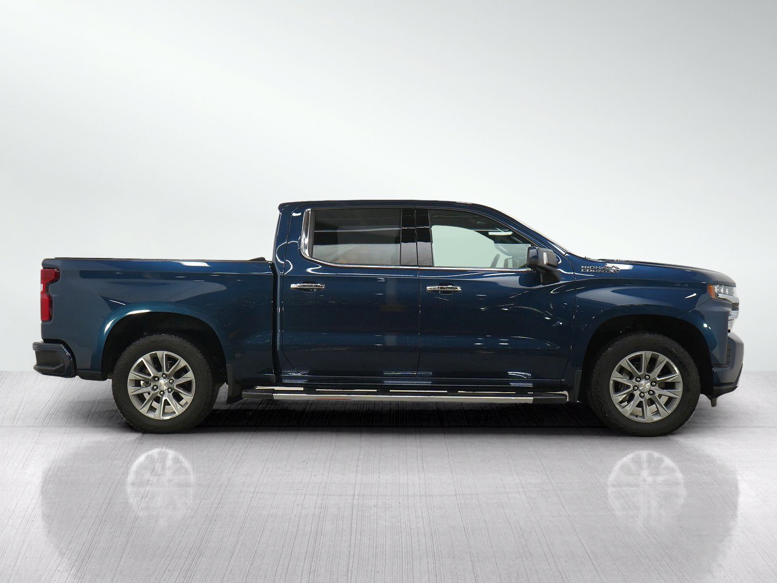 Used 2022 Chevrolet Silverado 1500 High Country w/ Safety Package II AWD/4WD image 6
