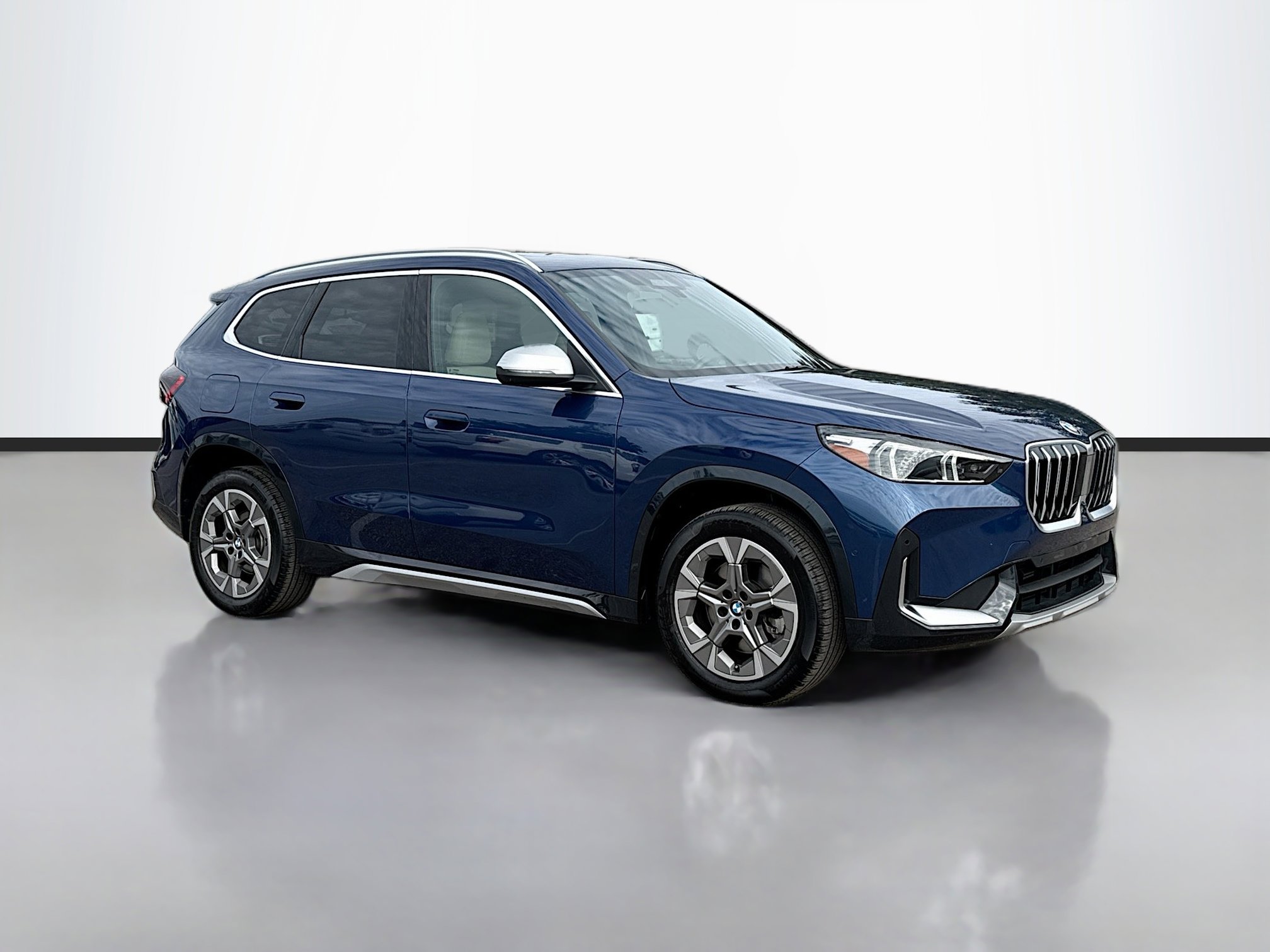 Used 2023 BMW X1 xDrive28i w/ Premium Package image 1