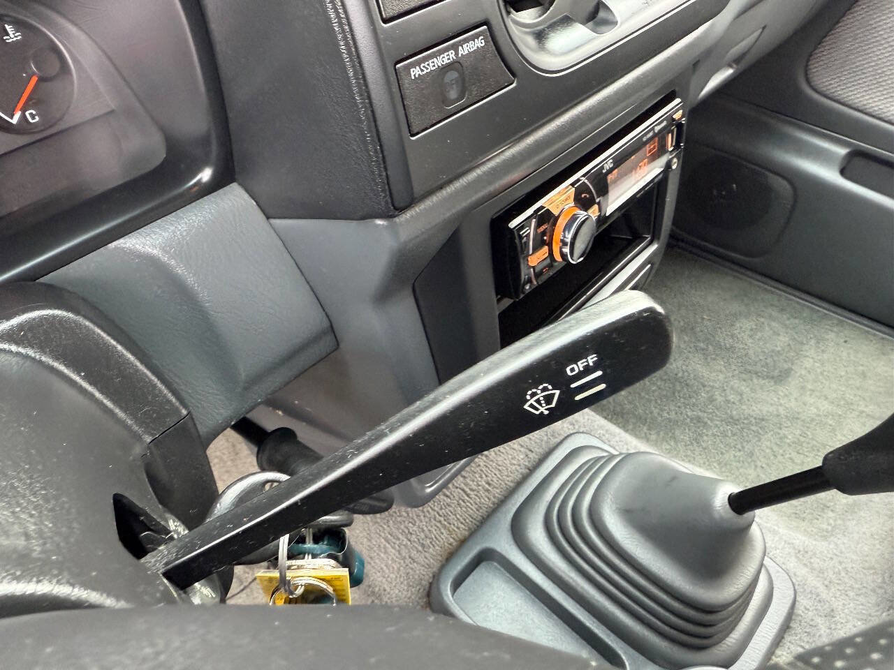 Used 2001 Nissan Frontier XE image 26