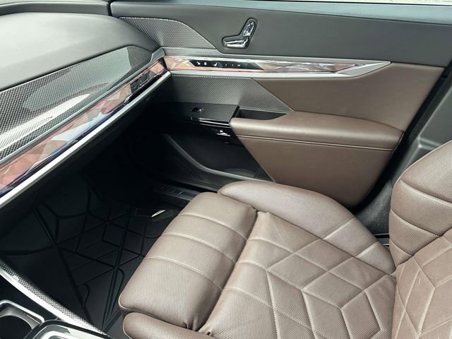 Certified 2023 BMW i7 xDrive60 image 38