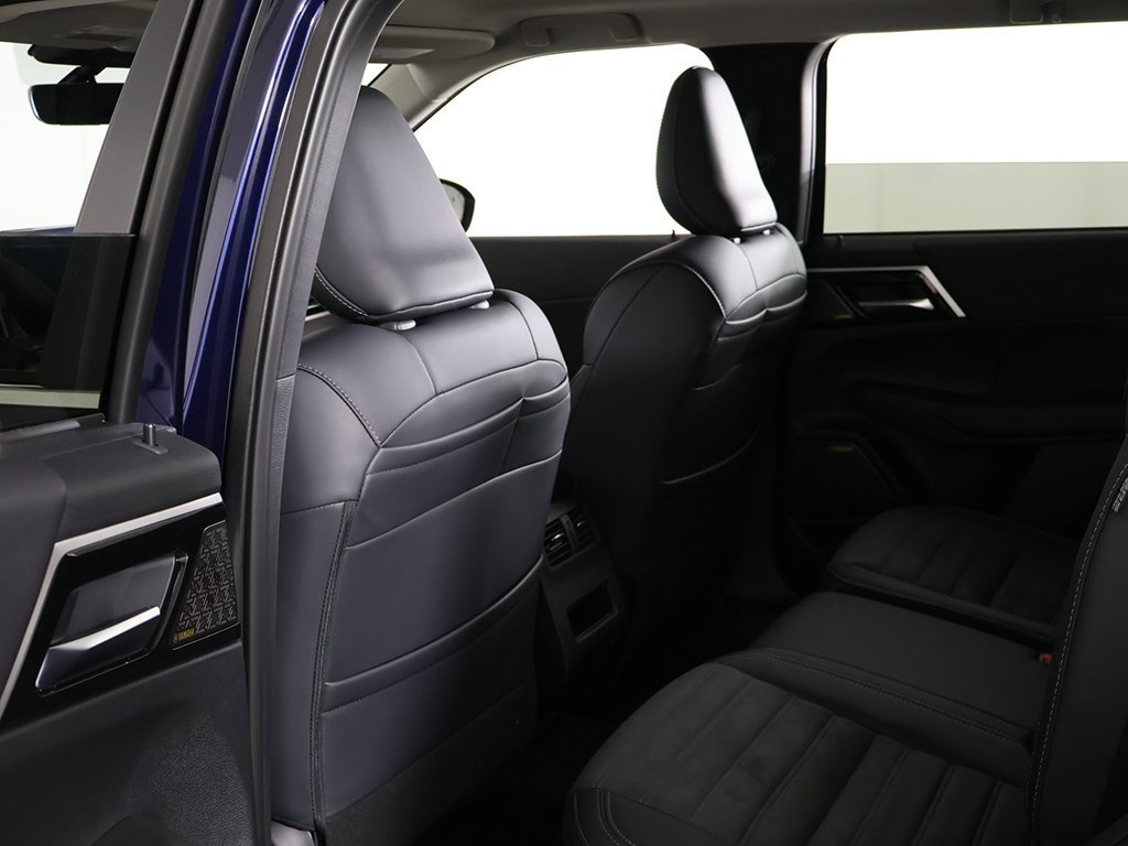 New 2025 Mitsubishi Outlander SE image 31