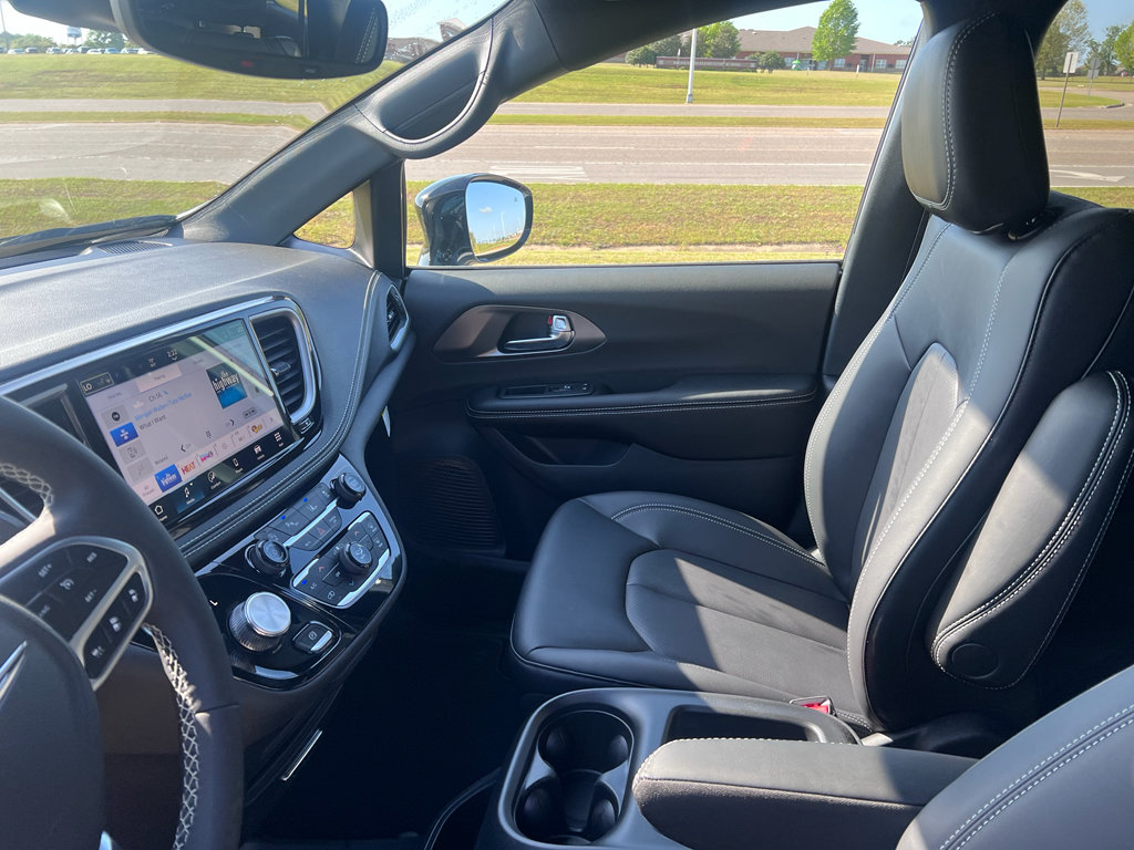 New 2026 Chrysler Pacifica Select FWD image 19