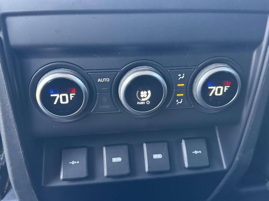 Used 2020 Land Rover Defender 110 SE image 11