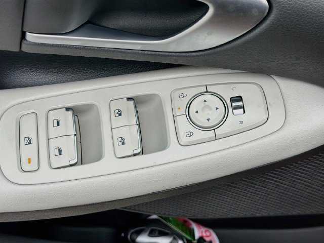 Certified 2026 Hyundai Sonata SEL FWD image 18